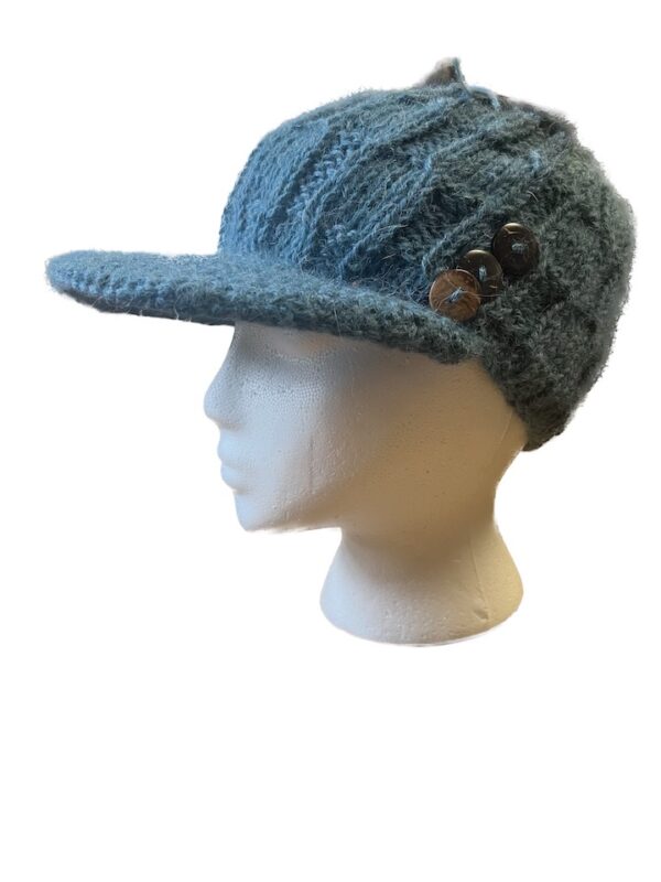 Trenza Cable Handknit Button Cap